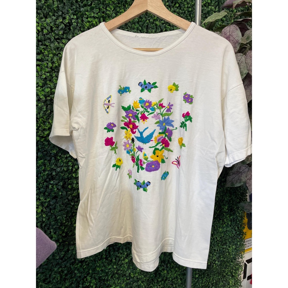 vtg 90s EMBROIDERED BIRD NATURE Tee Medium // study chain stitch casual grandma